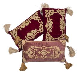1066.  Tres almohadones de terciopelo y decoración de aplicación e hilos bordados a cordoncillo, rematados por borlones.S. XX.