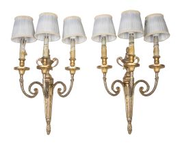 1235.  Pareja de apliques de tres brazos de luz de bronce dorado de estilo Luis XVI.S. XX.