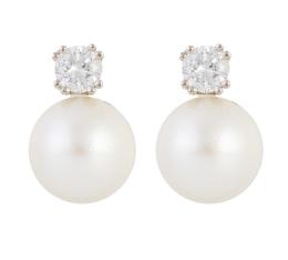 266.  Pendientes tu y yo con brillante de 0,62 ct aprox y perla australiana