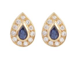 79.  Pendientes de zafiro y brillantes con diseño de gota, con zafiro talla pera central orlado de brillantes
