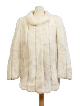 355.  Chaqueta corta vintage de piel de visón blanco, (BÄRBEL THASLER - Berlín)