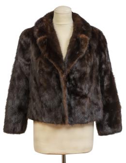 353.  Chaqueta corta vintage de piel visón marrón oscuro