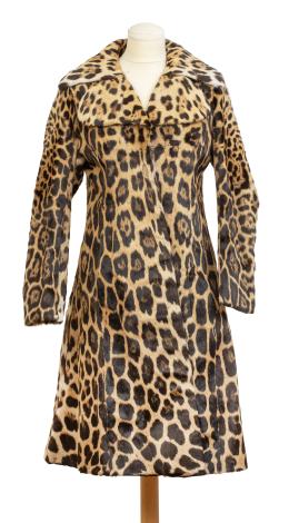 359.  Abrigo vintage de piel de jaguar con cuello de solapa y cintura entallada