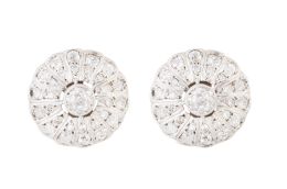 126.  Pendientes flor de brillantes de talla antigua c. 1930, con