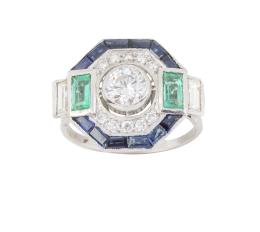 76.  Sortija octogonal de brillantes zafiros y esmeraldas estilo Art-Decó, con chatón de brillante central de 0,65 ct aprox