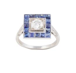 65.  Sortija cuadrangular de brillante central de 0,50 ct aprox. orlado de zafiros