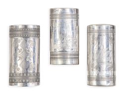 1098.  Lote de tres pureras de plata de decoración grabada. Con marcas.Rodrigue, J. León Córdoba, 1868, Giménez y Rafael de Martos, Córdoba, 1868 y Antonio Castejón, Córdoba, mediados del S. XIX.