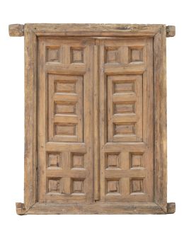 1455.  Ventana de madera tallada con cuarterones.España, S. XVIII.