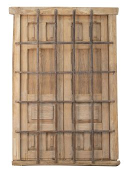 1453.  Ventana de madera tallada con cuarterones, con reja de hierro forjada.España, S. XVIII.