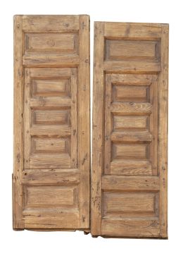 1444.  Pareja de ventanas de madera tallada, sin marco.España, S. XVIII.