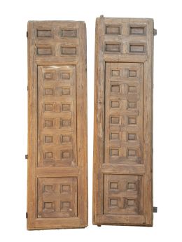 1449.  Pareja de puertas de madera tallada con cuarterones, sin marco.España, S. XVIII.