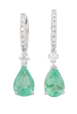 265.  Pendientes largos con perillas de esmeraldas colombianas, colgantes de media criolla de brillantes  