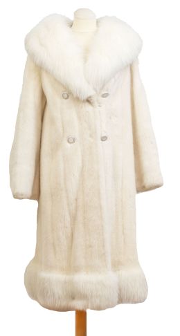 478.  Abrigo largo vintage de visón color marfil, con cuello y base de piel de zorro, Peletería KAIKUK