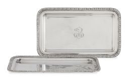 681.  Pareja de bandejitas rectangulares de plata ley 916 con iniciales grabadas"JB". Con marcas.Luis Sanz, S. XX.