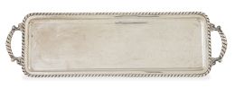 1262.  Bandeja rectangular con asas sogueadas de plata, ley 916. Con marcas.Joyería Agruña, S. XX.