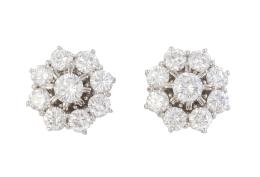 307.  Pendientes rosetón de brillantes con centros de 1,10 ct aprox cada uno