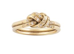 52.  Sortija portuguesa de pp. S.XX con nudo decorado con brillantes