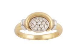 84.  Sortija con pavé oval de brillantes sobre semicírculo de oro