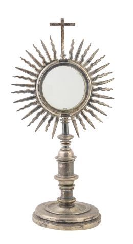 1163.  Custodia de sol plata en su color.S. XVII.