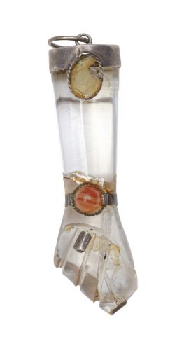 1154.  "Figa" en cristal de roca, montado en plata.España, S. XVII - XVIII.