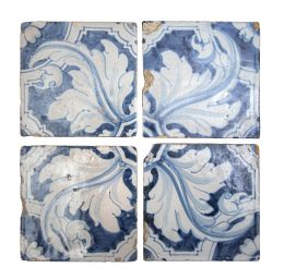 1167.  Conjunto de cuatro azulejos de cerámica esmaltada en azul de cobalto con hojas de acanto que parten de una estrella de ocho puntas.Talavera, h, 1570.