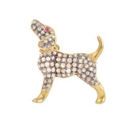 20.  Broche perro de diamantes estilo S. XIX, con ojo de rubí y collar de esmeralda