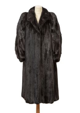 467.  Abrigo largo vintage de piel de visón negro con cuello de s