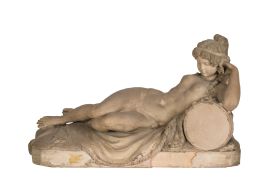 1125.  Escultura femenina en barro con una pandereta.
Francia, S.