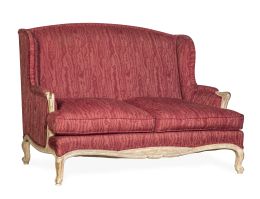 1351.  Sofá de madera tallada con tapicería de moiré.S. XX.