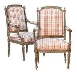 1250.  Pareja de sillas de brazos de madera tallada y policromada de estilo Luis XVI.Francia, finales del S. XVIII.