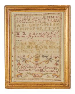 1427.  Bordado con abecedario, números y leyenda "Lo hizo Ynes Romeo el día 20 de Diciembre" en hilos de color.Fechado 1883.