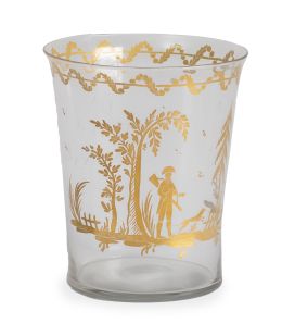 1138.  Vaso de vidrio transparente con decoración dorada y nombre grabado "Dª Mª Santivaz".Con su estuche de piel.La Granja, S. XVIII.