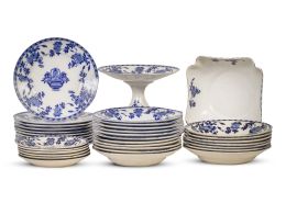 740.  Vajilla de loza estampada en azul y blanco con decoración de flores de la serie "India".San Juan de Aznalfarache, Sevilla, principios del S. XX.