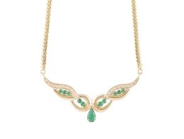 237.  Collar de brillantes y esmeraldas, con centro en diseño de cintas entrelazadas con esmeraldas y brillantes, y esmeralda talla pera central