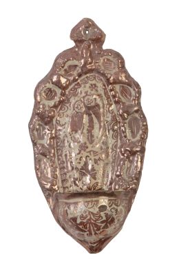 518.  Benditera de cerámica esmaltada de reflejo metálico de la serie de las clavelinas.Manises, S. XVIII.