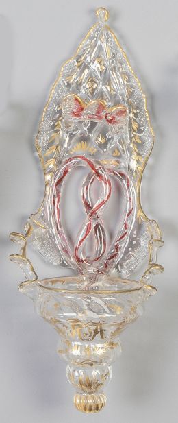 1180.  Benditera de vidrio transparente con decoración de hilos ro