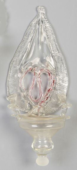 1182.  Benditera de vidrio transparente y rojo.Cataluña o Mallorca, S. XVIII.