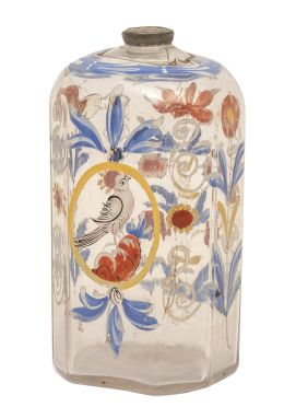 1186.  Garrafa de vidrio con flores pintadas y pajarito en un óvalo.Bohemia, S. XVIII.