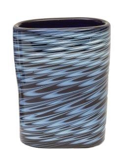 1333.  Vaso de faltriquera azul y blanco, con hilos.La Granja, S. XVIII.