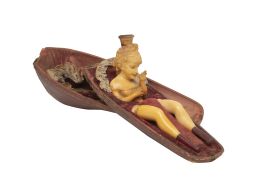 1389.  Pipa de espuma de mar tallada con figura femenina, en su estuche original.Segunda mitad del S. XIX.
