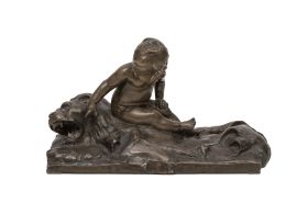1233.  Leon Dufrene (1880-1917) y Susse Freres Editeurs ( fundidor), París."Putto" sobre leónFigura de bronce patinado.