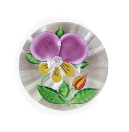 1310.  Pisapapeles de cristal con pensamiento.Baccarat, h. 1850.