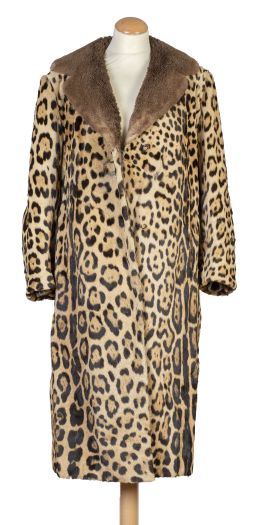 465.  Abrigo largo vintage de piel de jaguar con cuello de solapa
