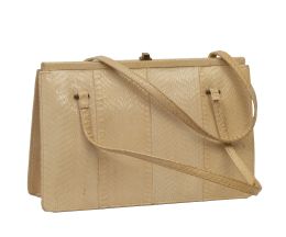 441.  Bolso vintage de piel de serpiente color beige, con dos asas