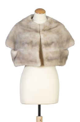 479.  Torera sin mangas vintage en piel de visón gris