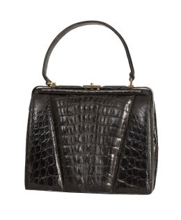 448.  Bolso vintage en piel de cocodrilo color negro, con un asa