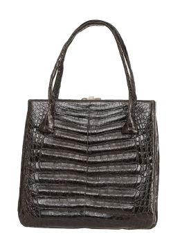 453.  Bolso vintage en piel de cocodrilo color negro, con dos asas