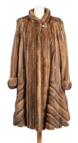 475.  Abrigo largo vintage de piel de visón color tabaco en banda