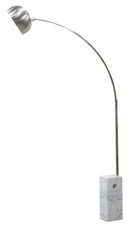 1425.  Lámpara Arco de acero sobre base de mármol blanco.Según diseño de Achille y Pier Giacomo Castiglioni, S. XX.