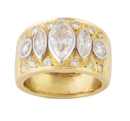 276.  Sortija GERMAN con tres diamantes navette, el central de 1,20 ct aprox, y dos brillantes en línea central, entre dos bandas de brillantes